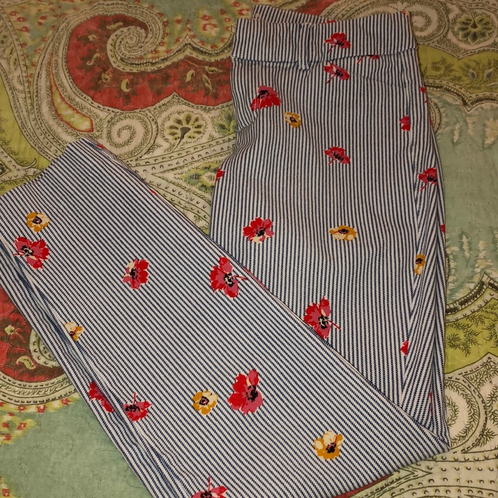 Old Navy Pixie Carpi Pants - Size 2